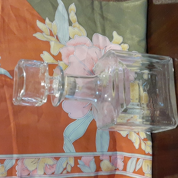 Decanter Square Shaped liquor bottle - Picture 1 of 7